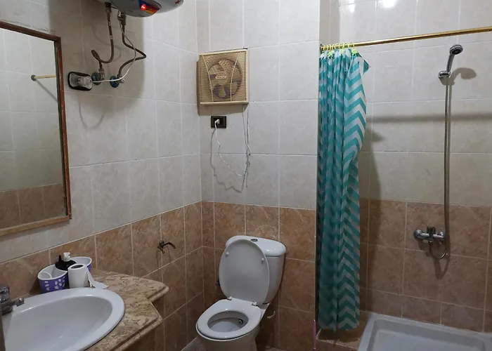 Golden Rose Hostel *