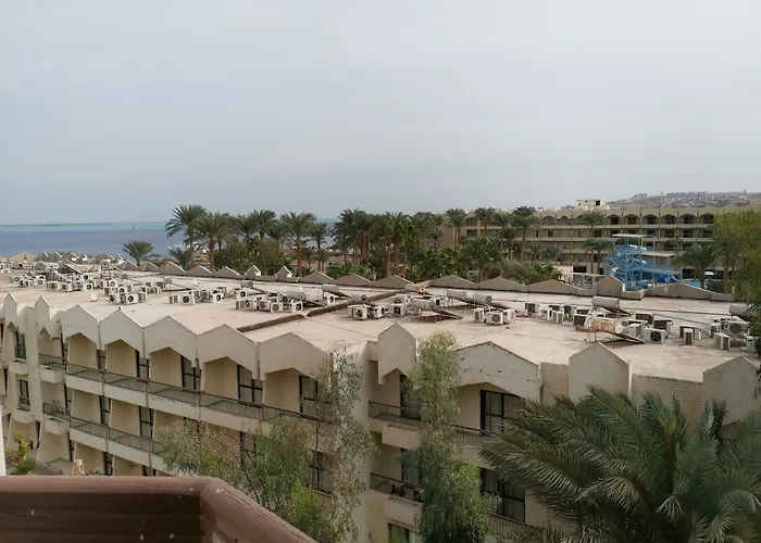 Golden Rose Hostel *