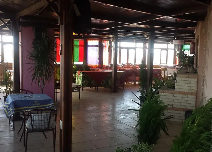 Golden Rose Hostel *