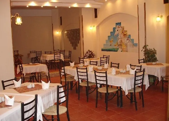 Golden Rose Hostel *