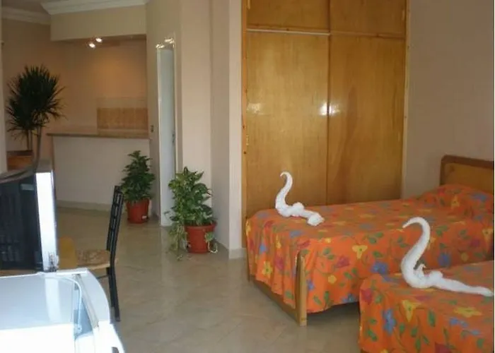 Golden Rose Hostel *